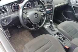 punainen Volkswagen Golf 2018 kuva 3.