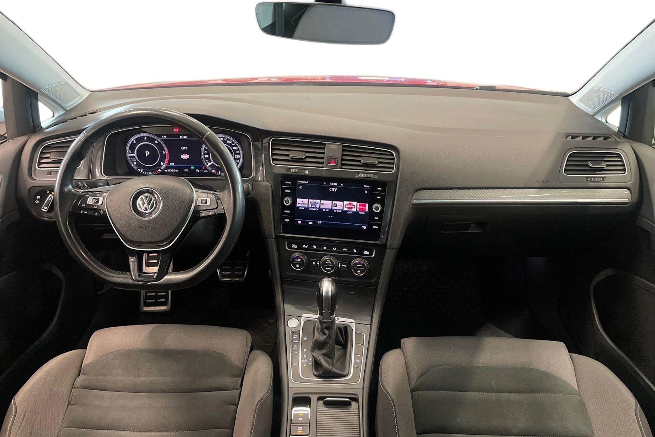 punainen Volkswagen Golf 2018 kuva 9.