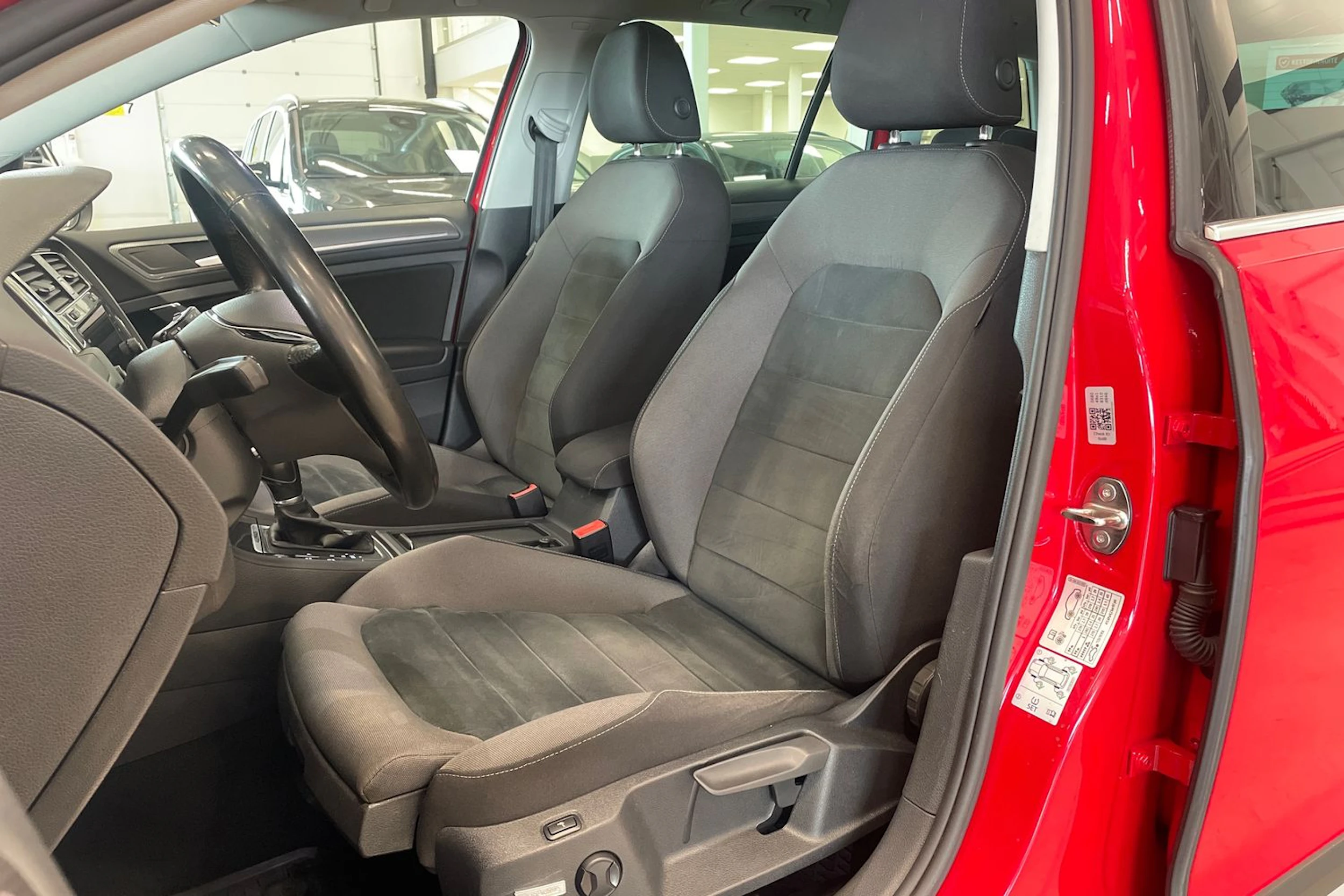 punainen Volkswagen Golf 2018 kuva 15.