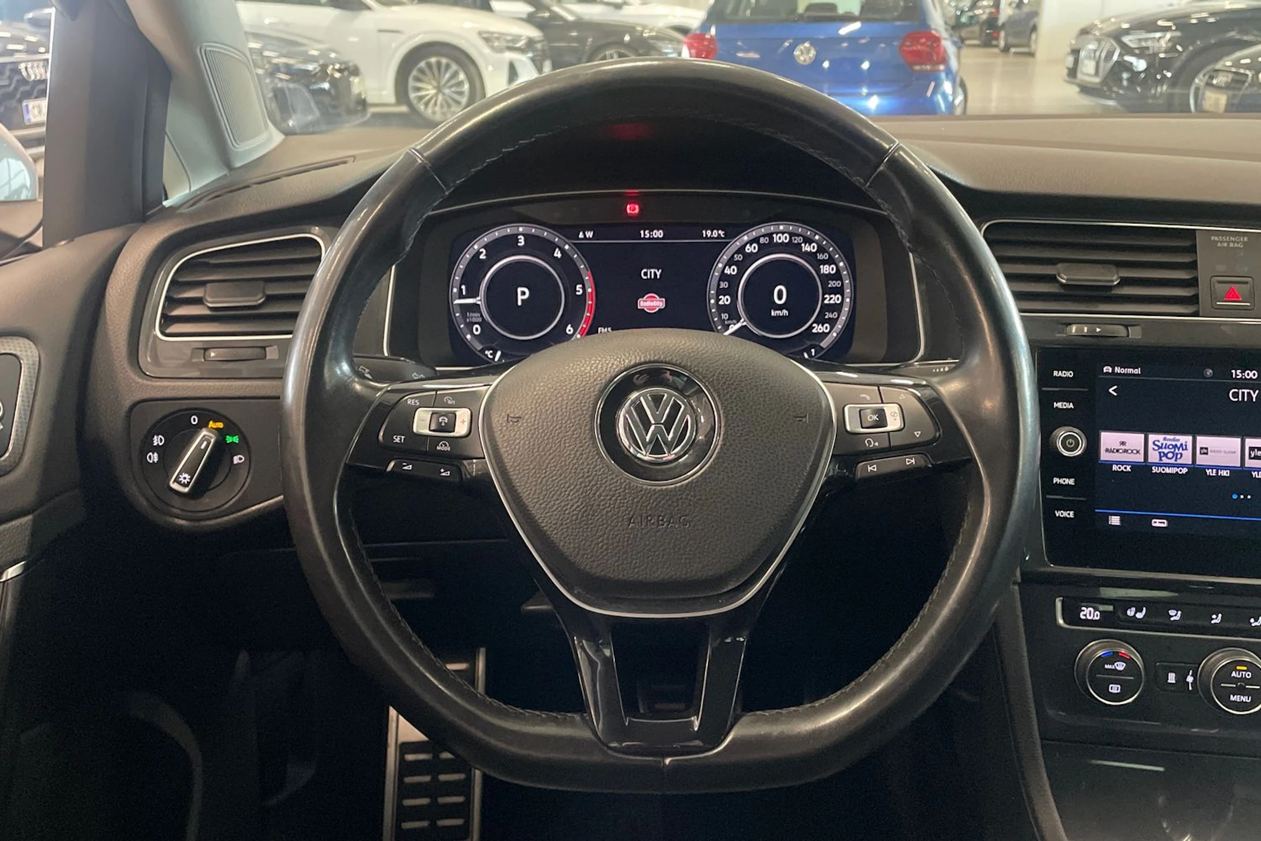 punainen Volkswagen Golf 2018 kuva 16.