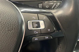 punainen Volkswagen Golf 2018 kuva 17.