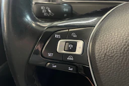 punainen Volkswagen Golf 2018 kuva 18.