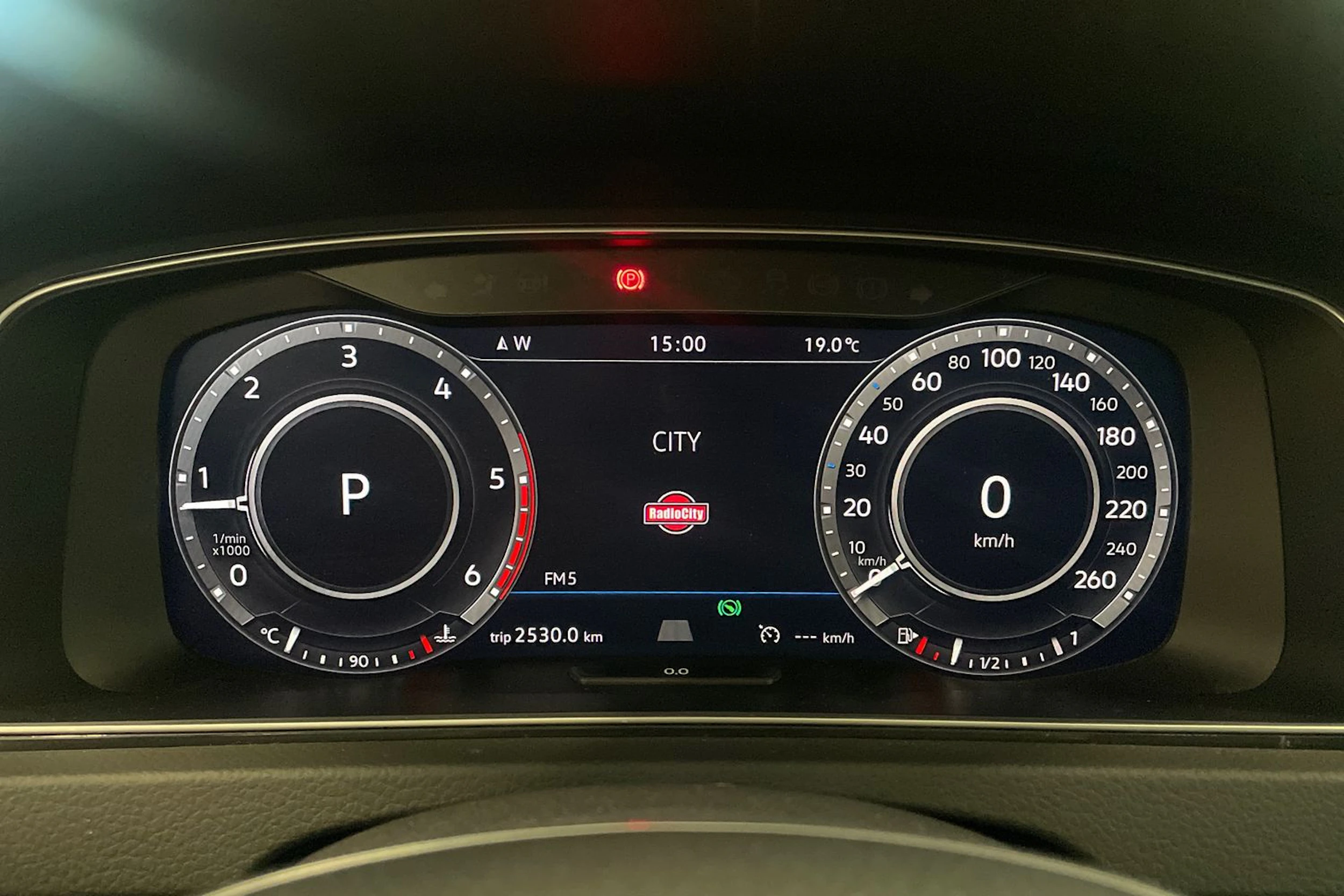 punainen Volkswagen Golf 2018 kuva 20.