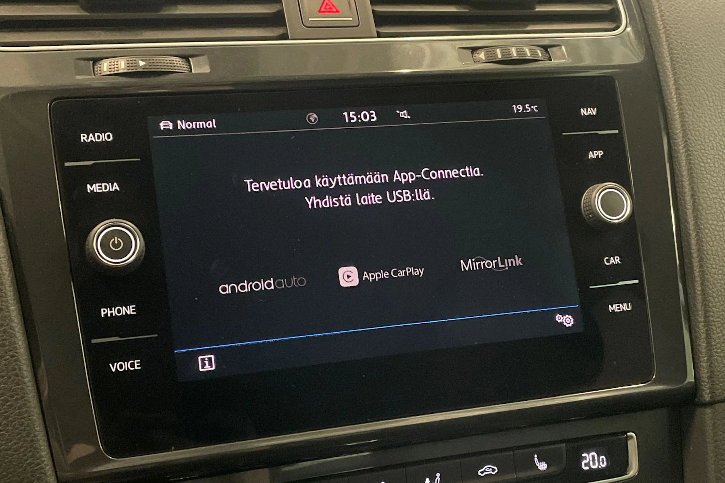 punainen Volkswagen Golf 2018 kuva 24.