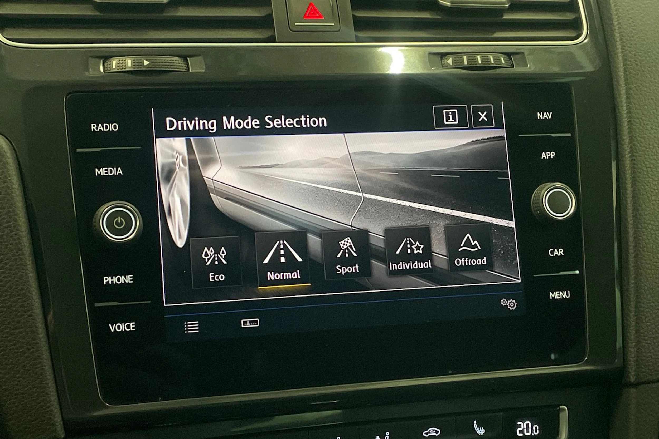 punainen Volkswagen Golf 2018 kuva 26.