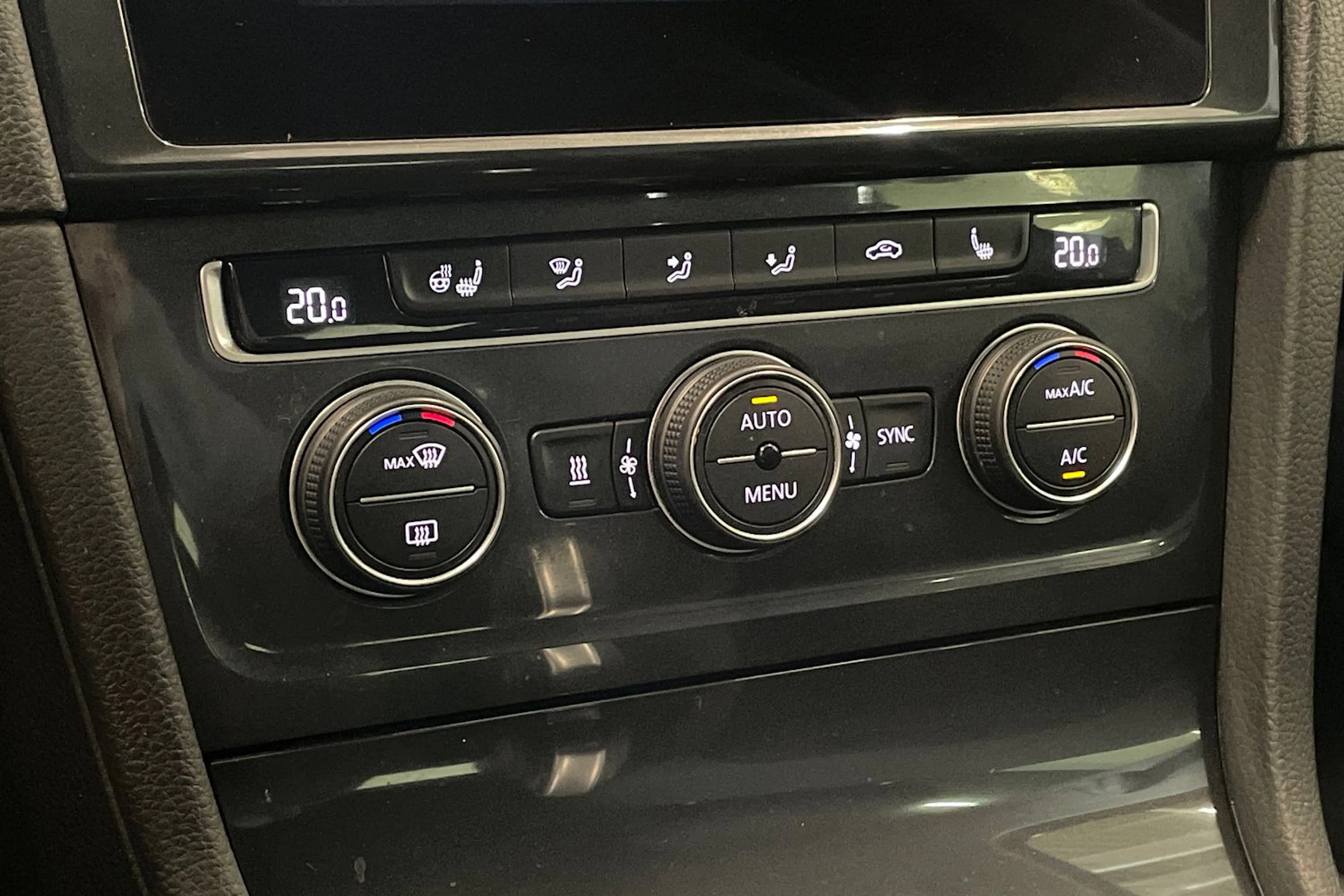 punainen Volkswagen Golf 2018 kuva 29.