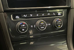 punainen Volkswagen Golf 2018 kuva 29.
