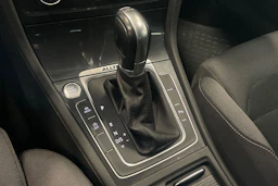 punainen Volkswagen Golf 2018 kuva 30.