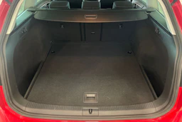 punainen Volkswagen Golf 2018 kuva 32.