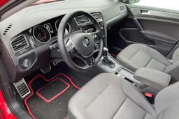 punainen Volkswagen Golf 2018 kuva 3.