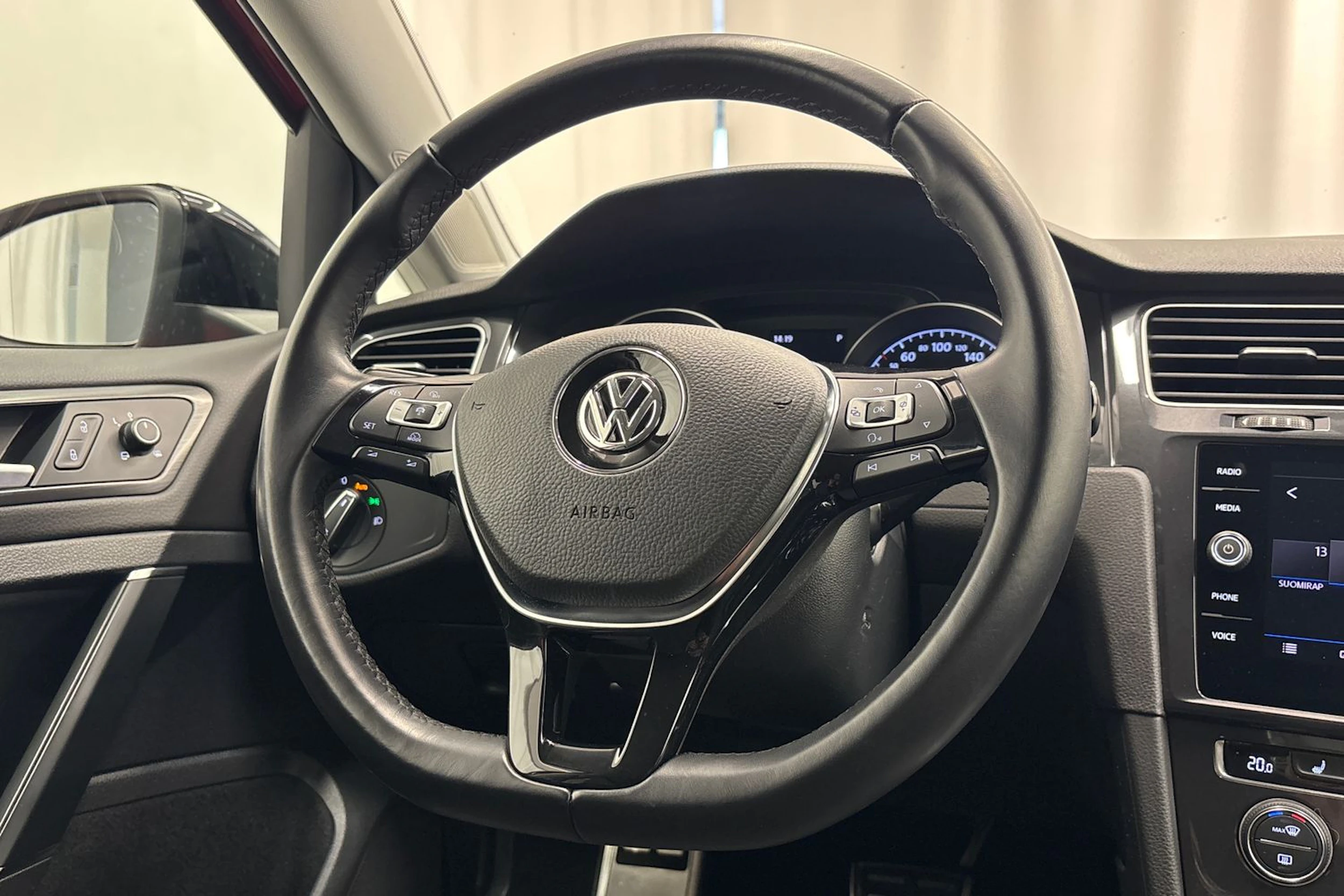 punainen Volkswagen Golf 2018 kuva 12.