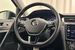 punainen Volkswagen Golf 2018 kuva 12.