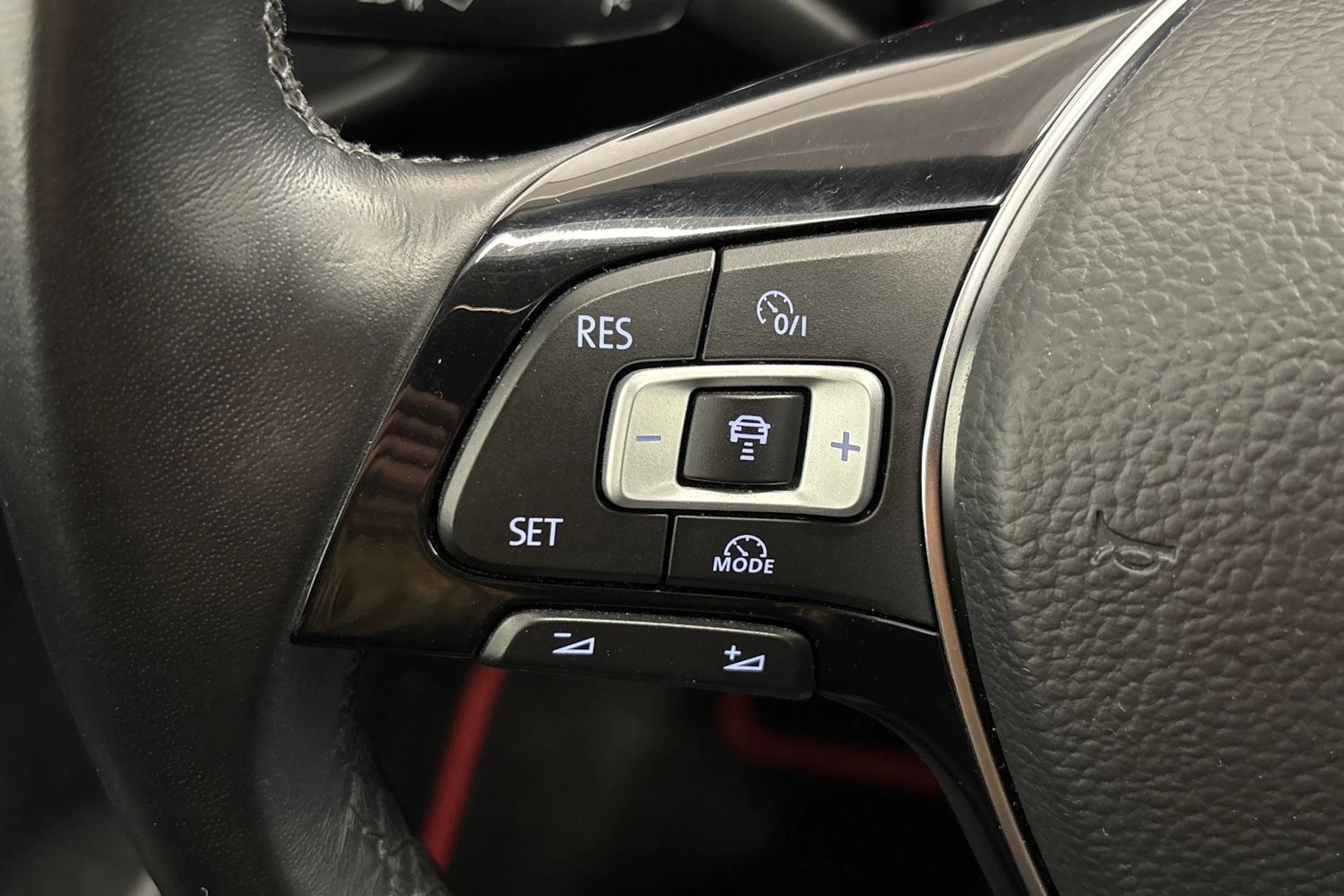 punainen Volkswagen Golf 2018 kuva 13.