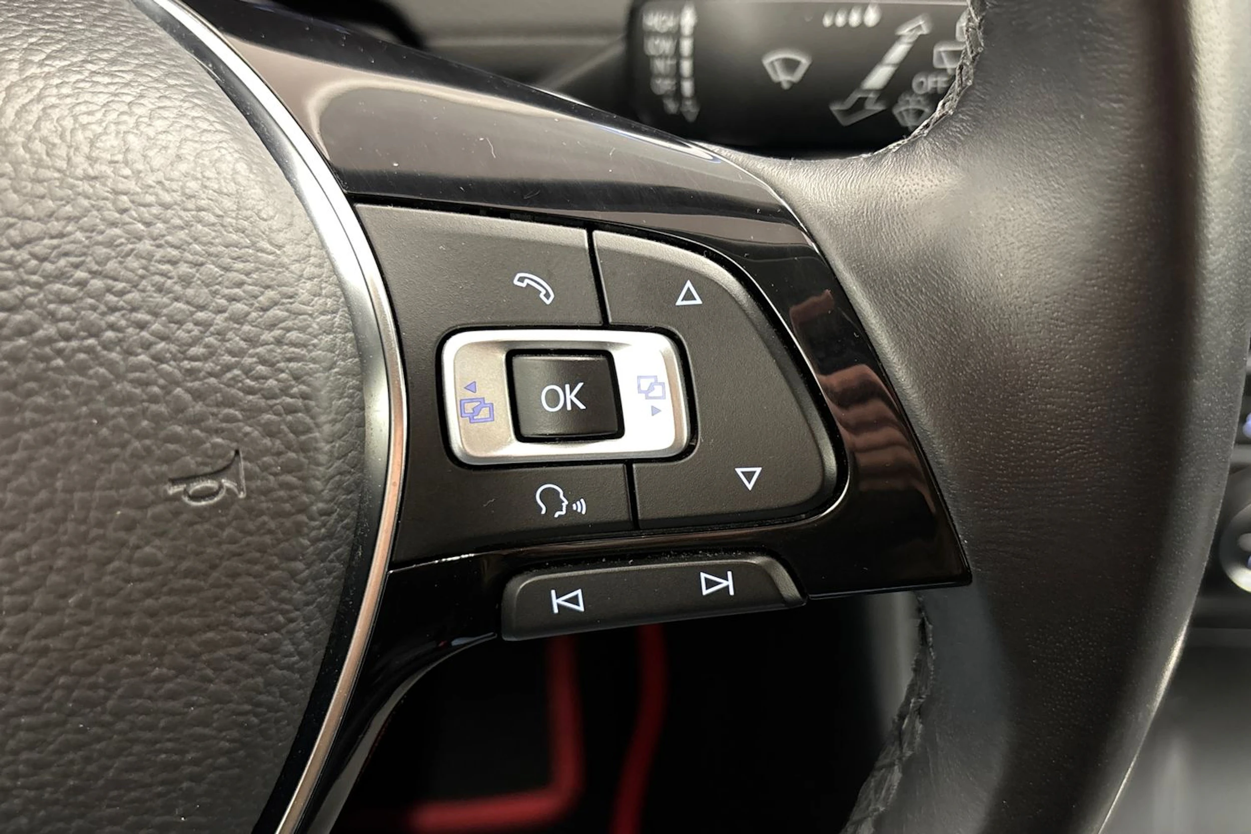 punainen Volkswagen Golf 2018 kuva 14.