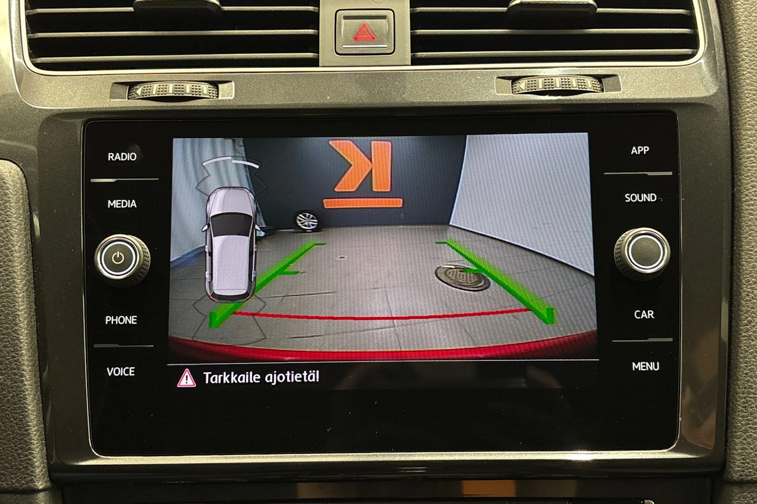 punainen Volkswagen Golf 2018 kuva 16.