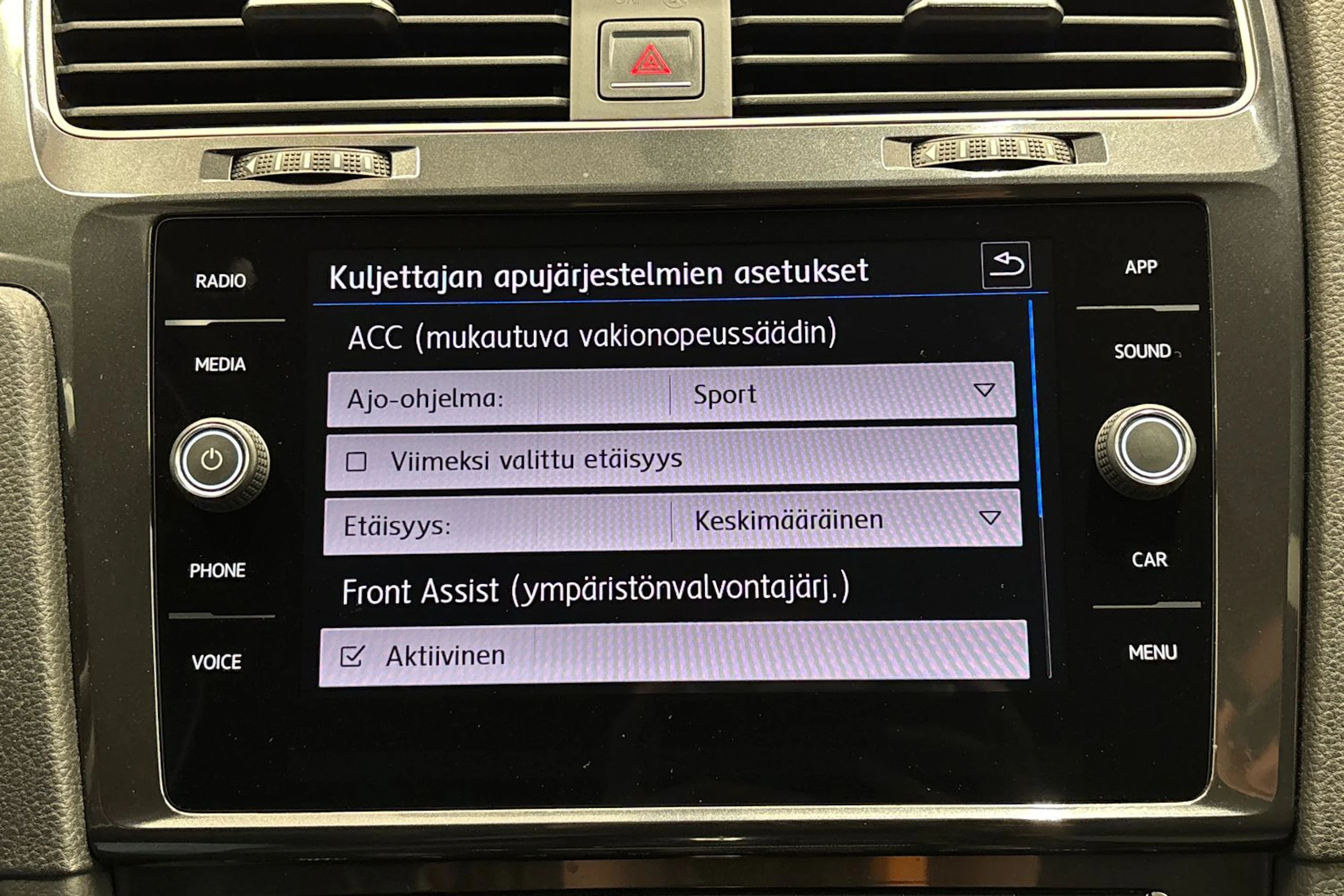 punainen Volkswagen Golf 2018 kuva 18.