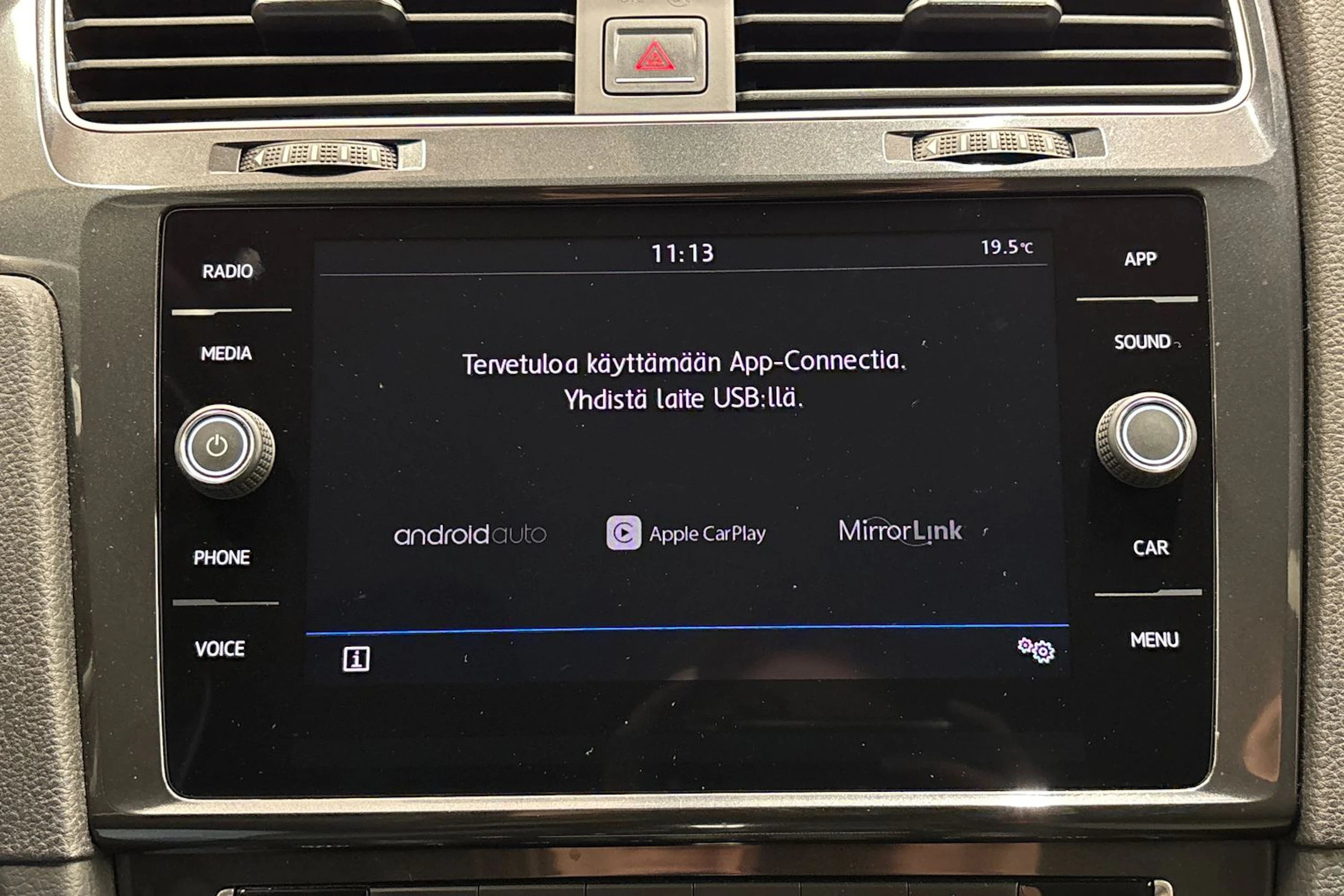 punainen Volkswagen Golf 2018 kuva 20.