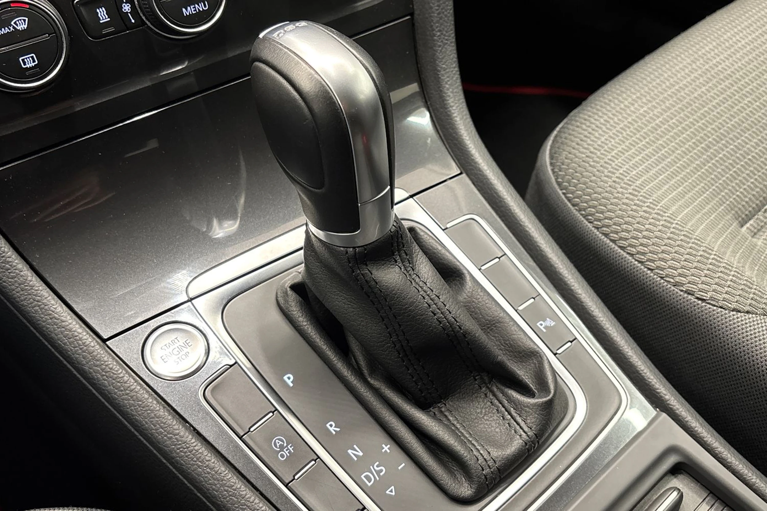 punainen Volkswagen Golf 2018 kuva 21.