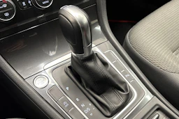 punainen Volkswagen Golf 2018 kuva 21.