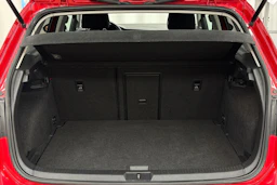 punainen Volkswagen Golf 2018 kuva 22.