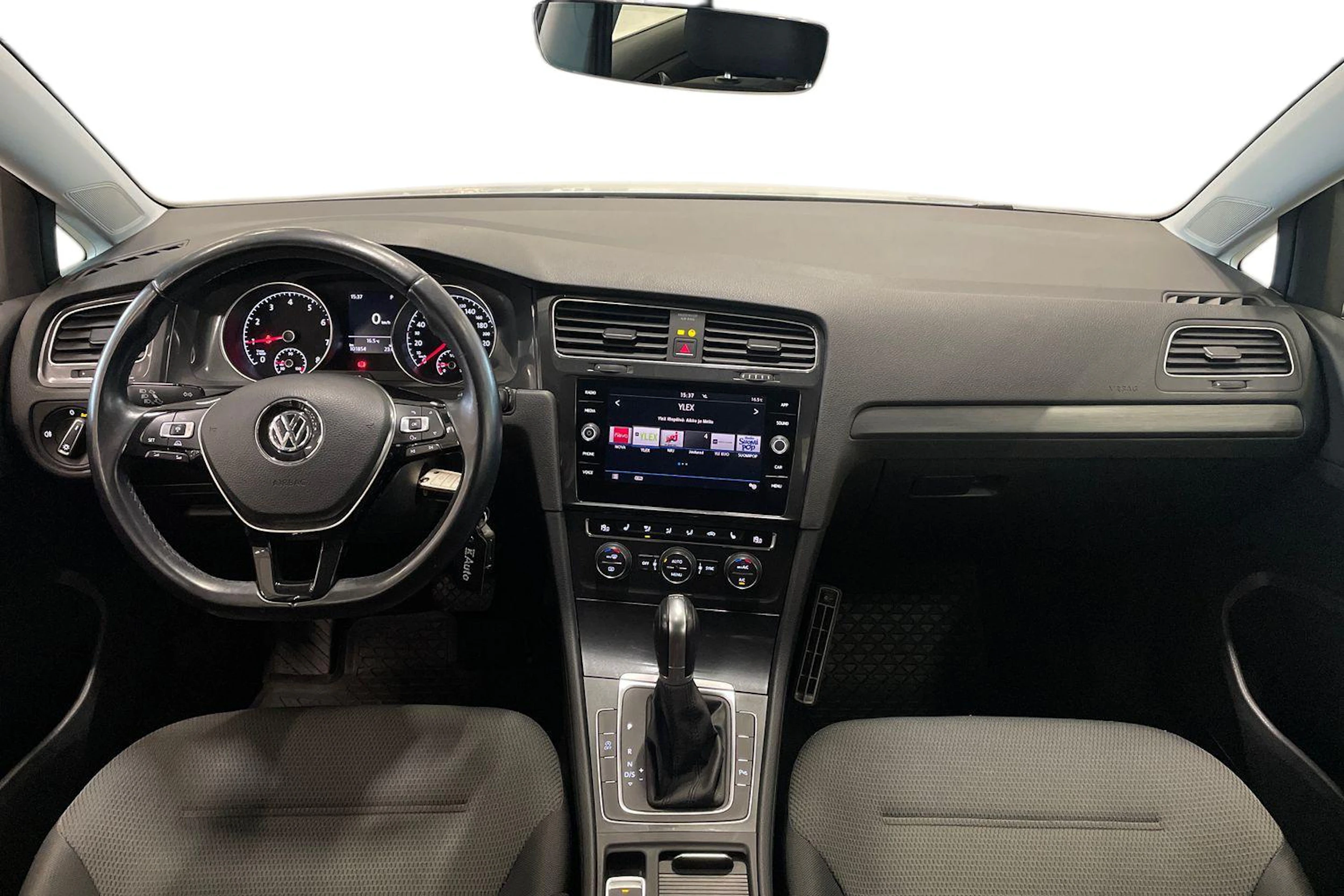 valkoinen Volkswagen Golf 2018 kuva 9.