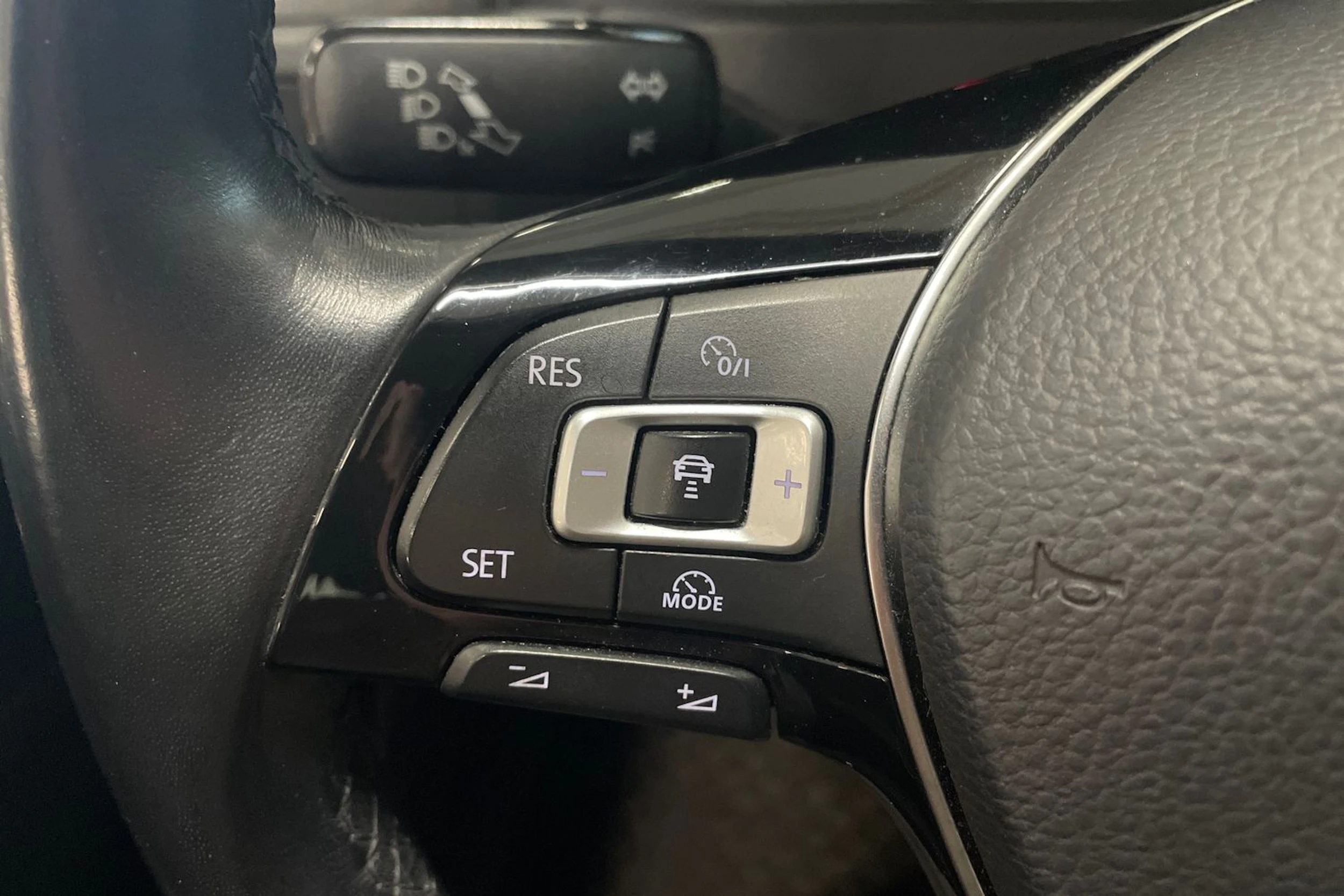 valkoinen Volkswagen Golf 2018 kuva 18.