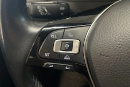 valkoinen Volkswagen Golf 2018 kuva 18.