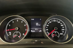 valkoinen Volkswagen Golf 2018 kuva 20.
