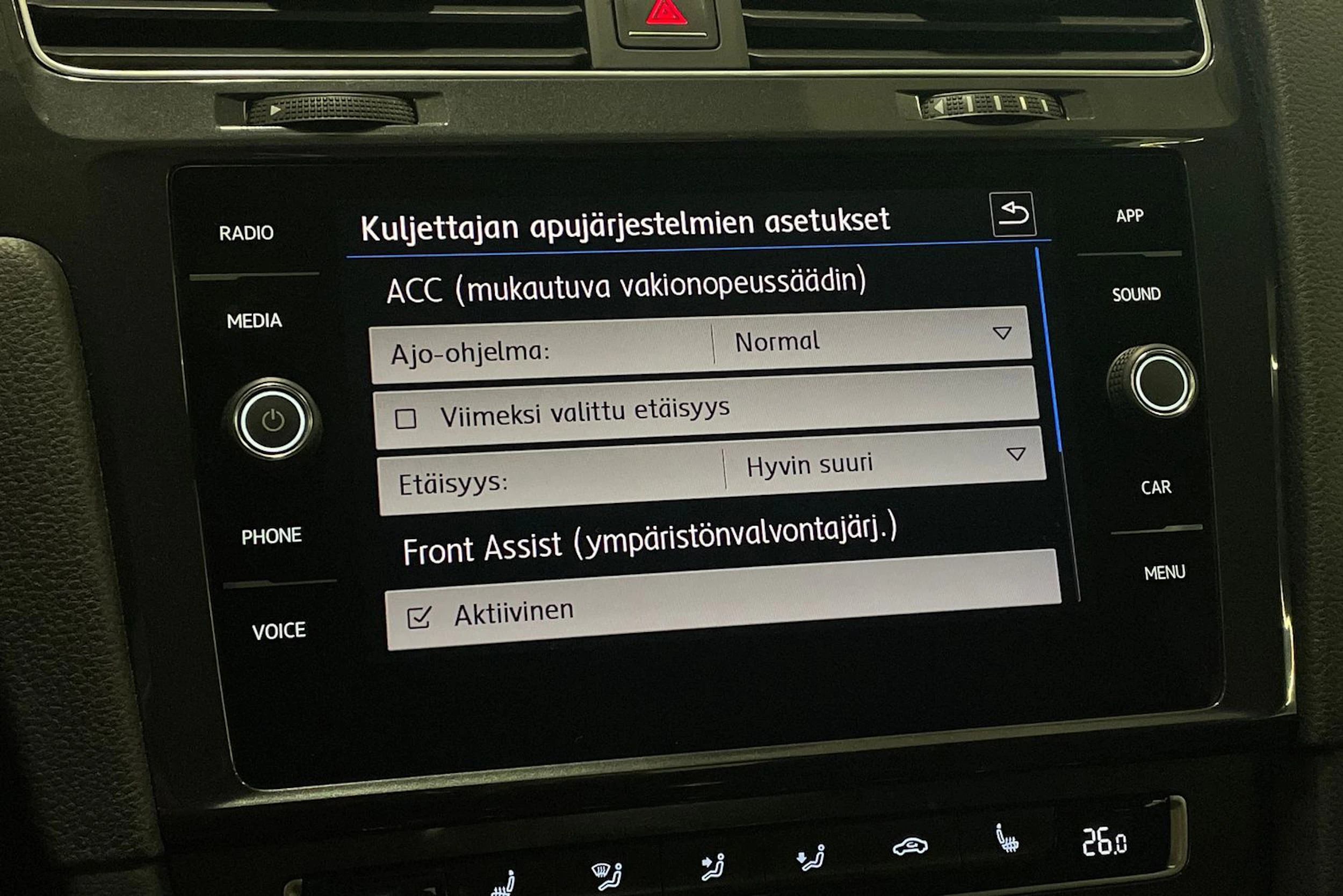 valkoinen Volkswagen Golf 2018 kuva 24.