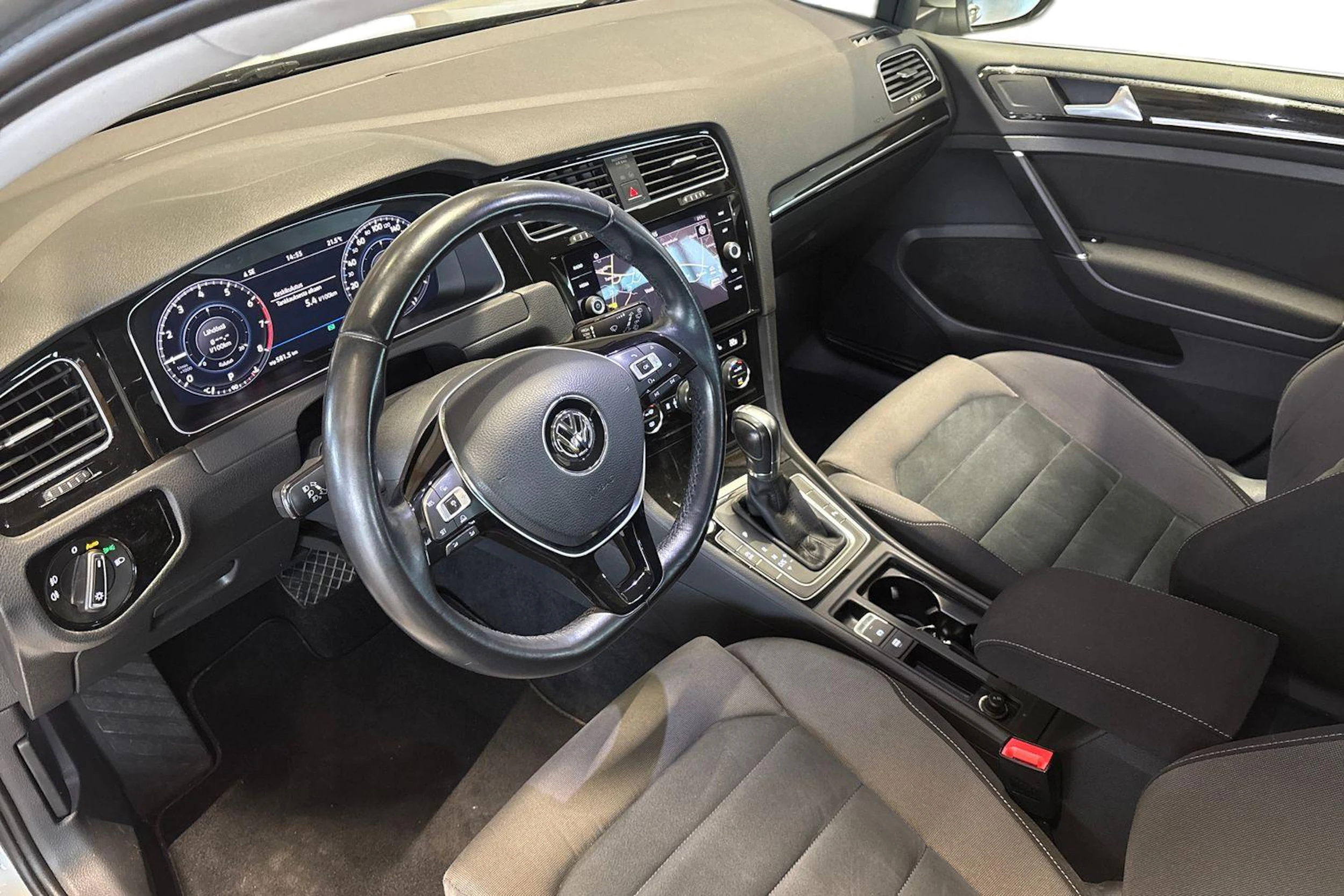 harmaa Volkswagen Golf 2018 kuva 6.