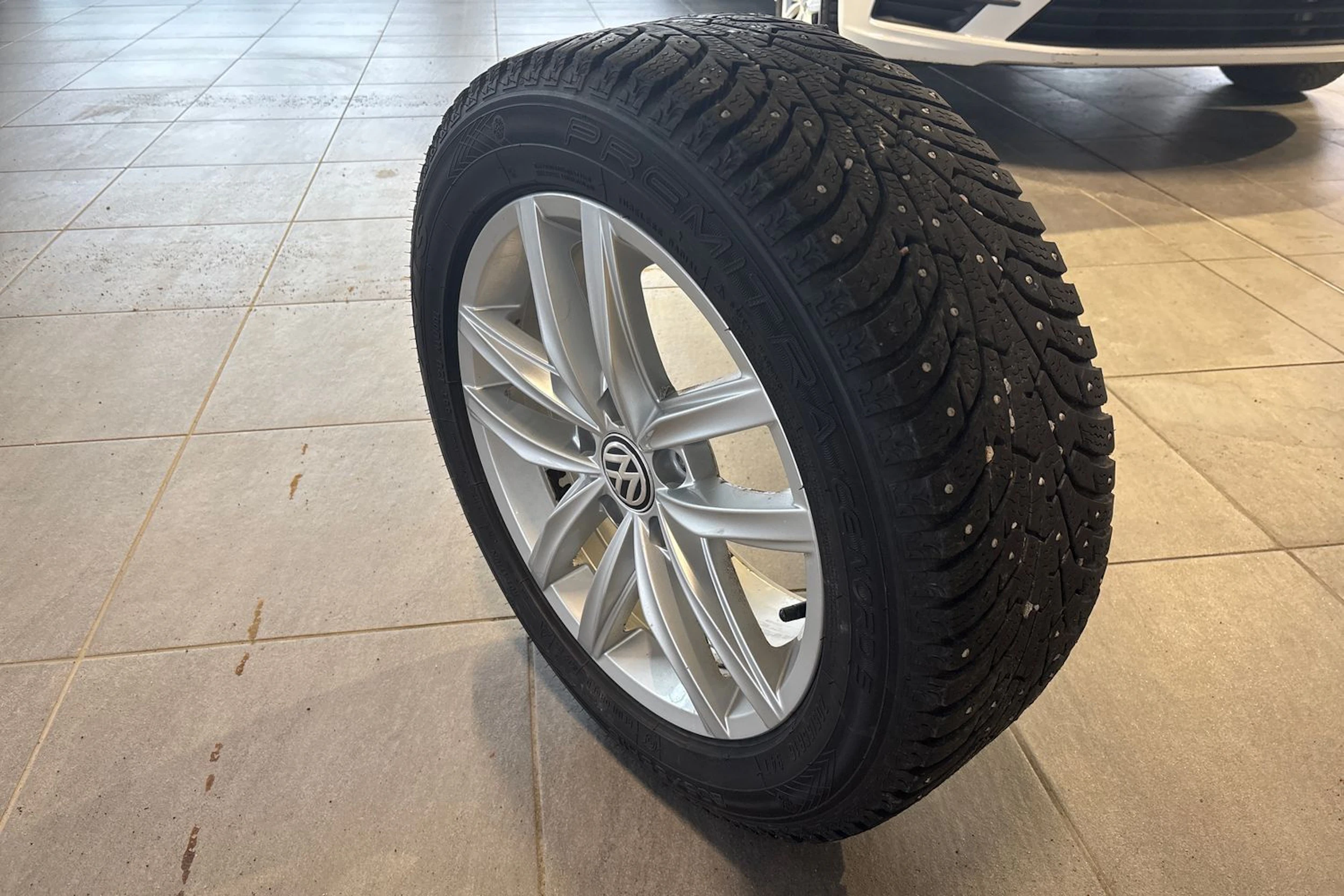 harmaa Volkswagen Golf 2018 kuva 19.