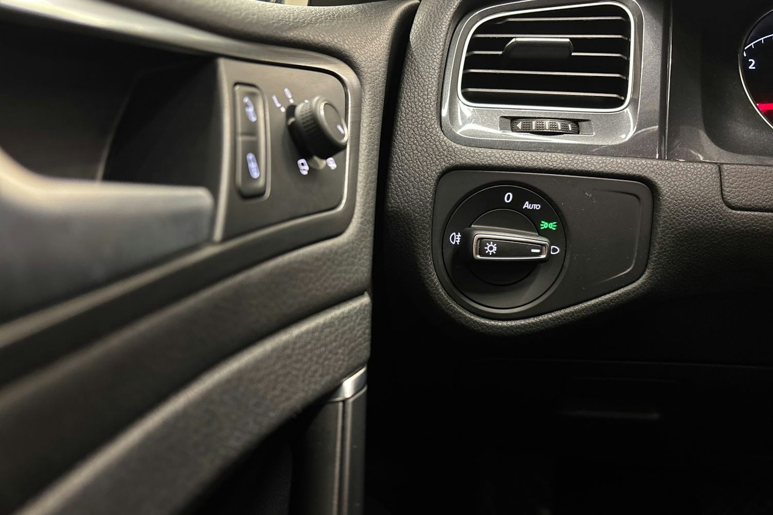 harmaa Volkswagen Golf 2019 kuva 16.