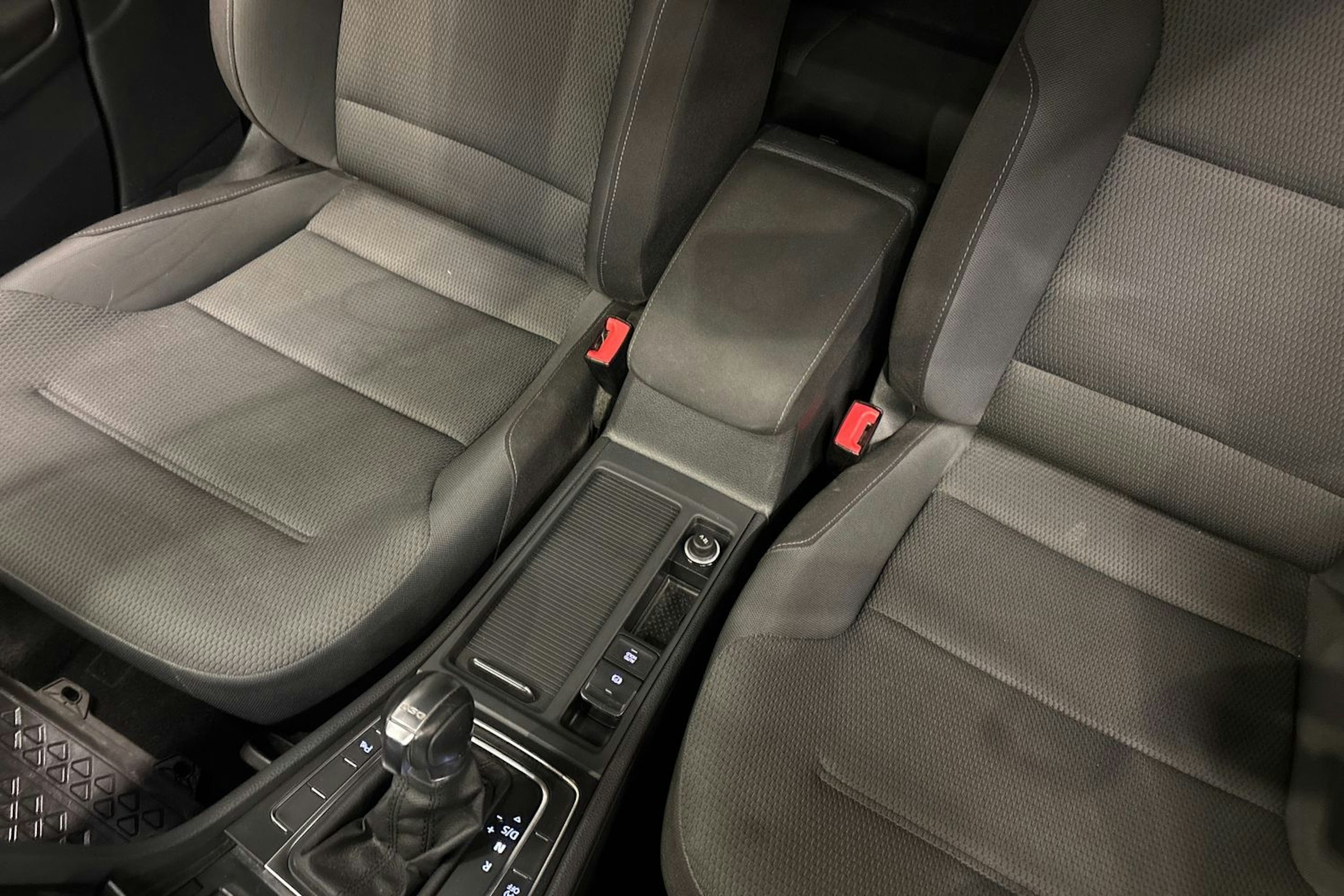 harmaa Volkswagen Golf 2019 kuva 24.