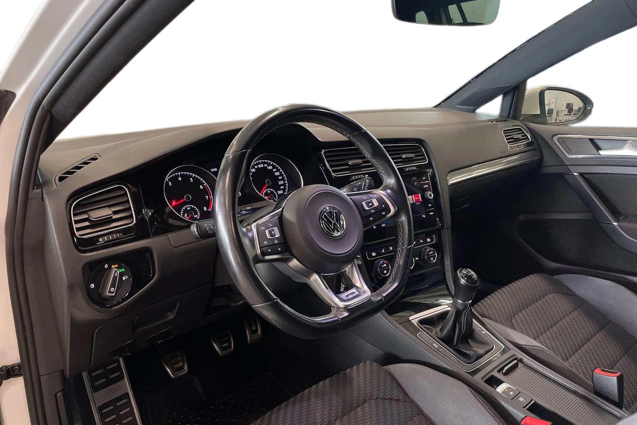 valkoinen Volkswagen Golf 2018 kuva 6.