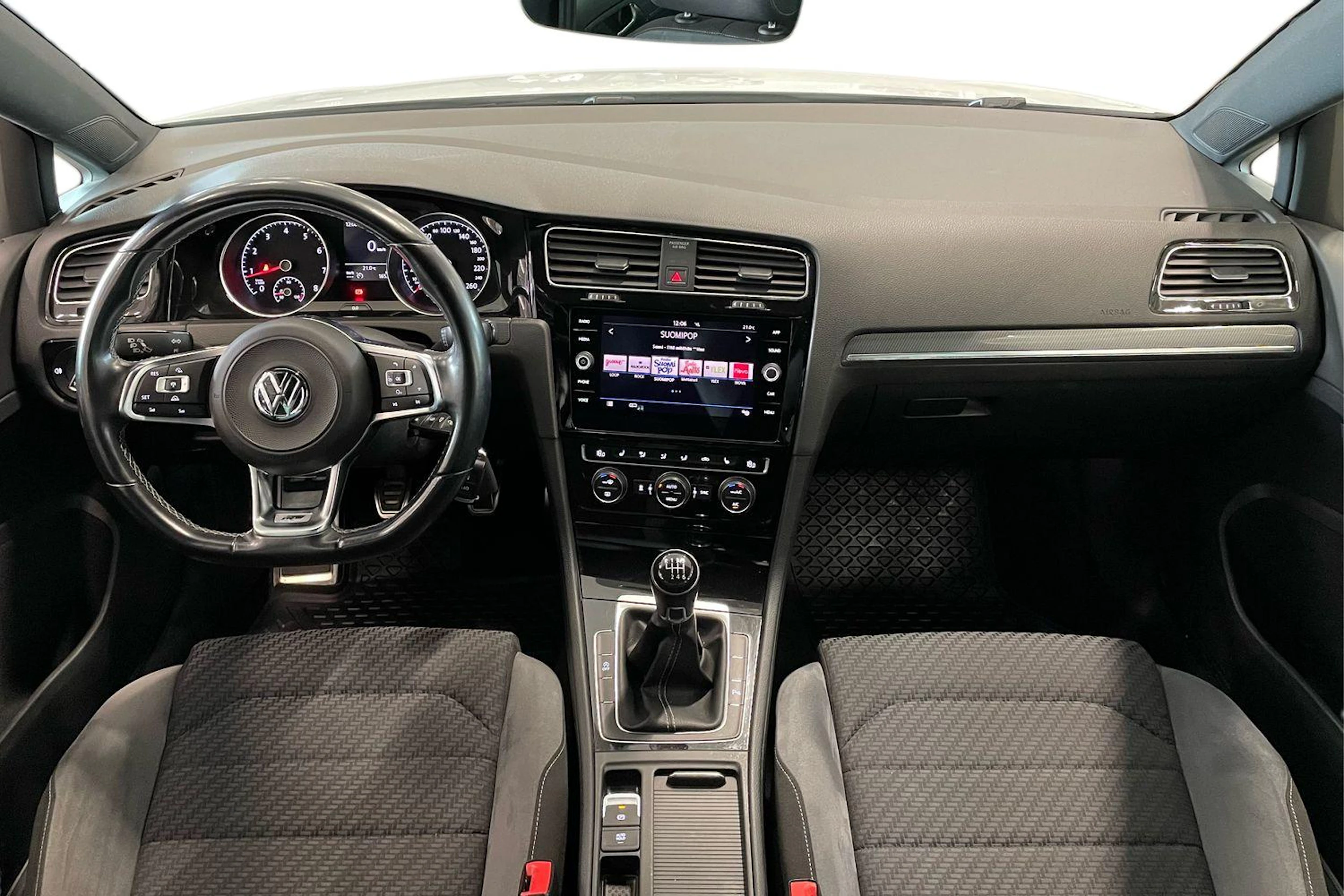 valkoinen Volkswagen Golf 2018 kuva 7.
