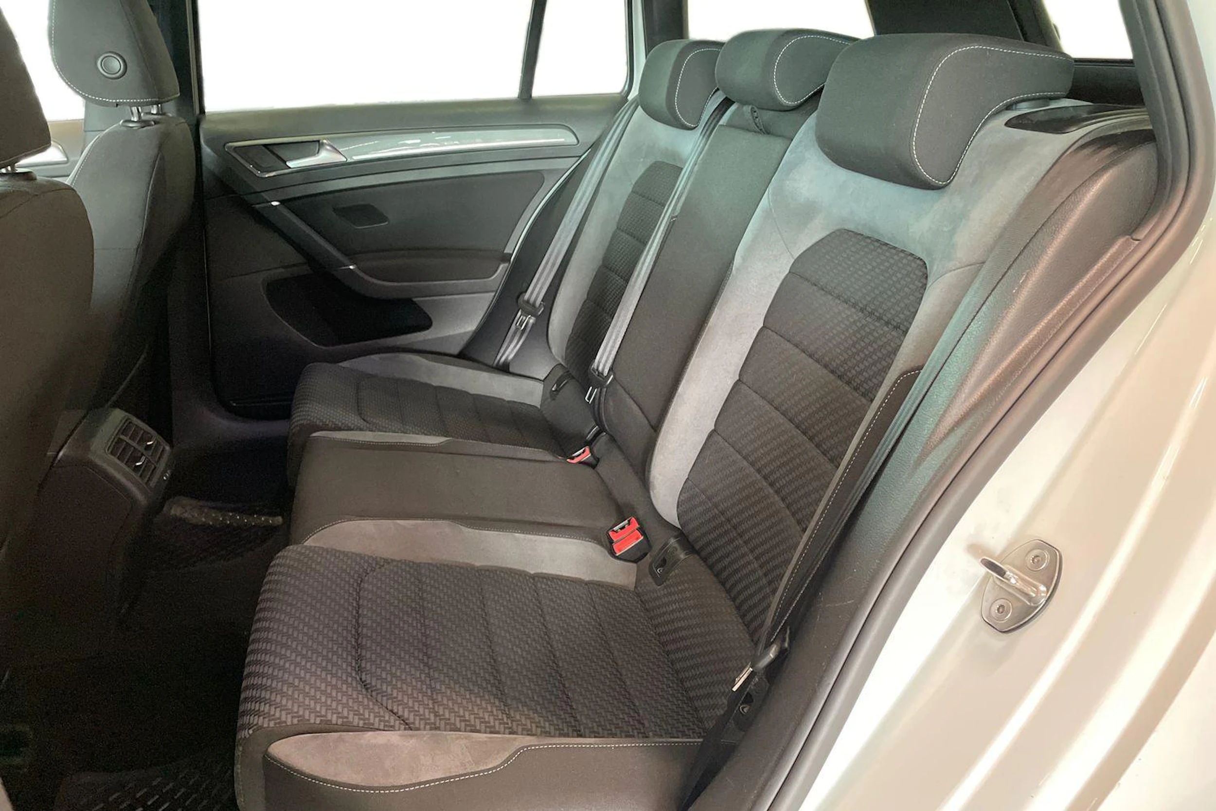 valkoinen Volkswagen Golf 2018 kuva 8.