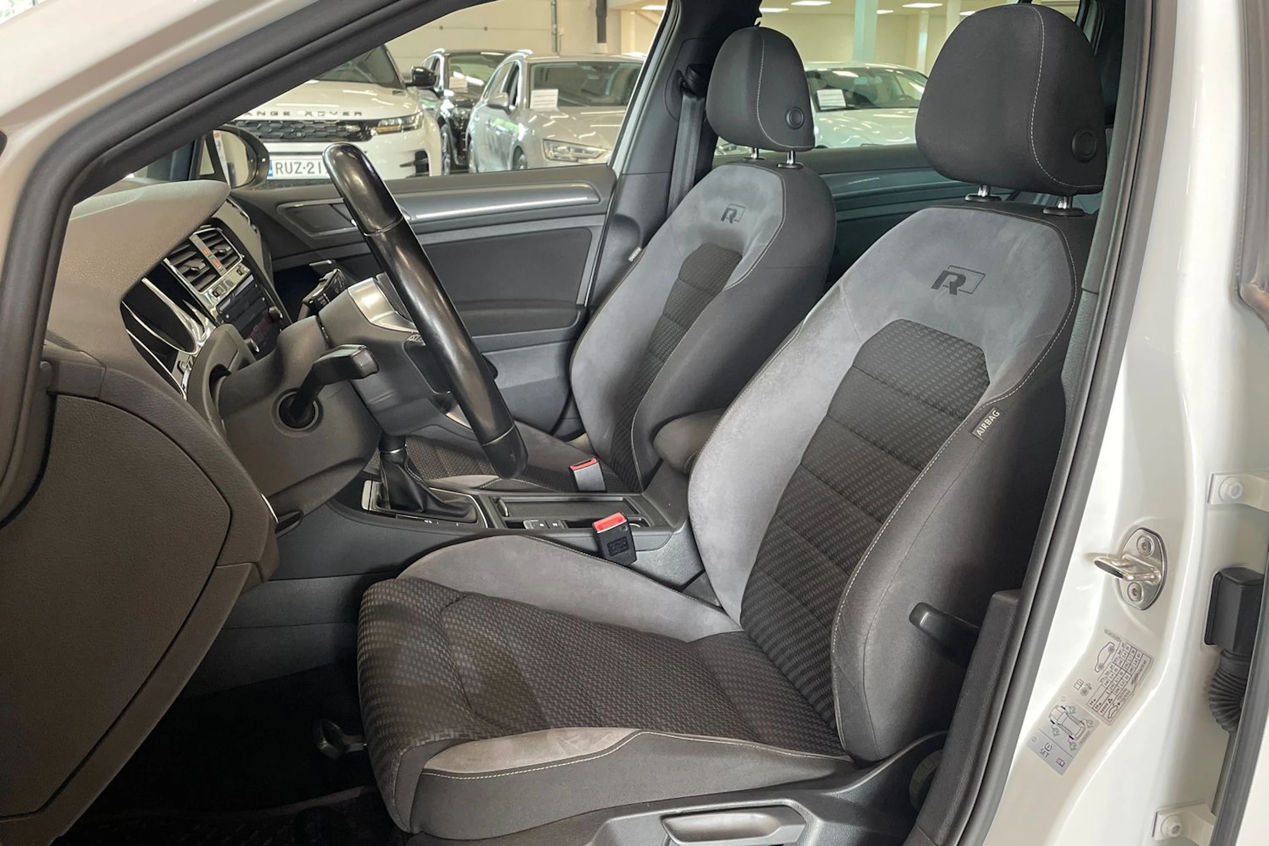 valkoinen Volkswagen Golf 2018 kuva 11.