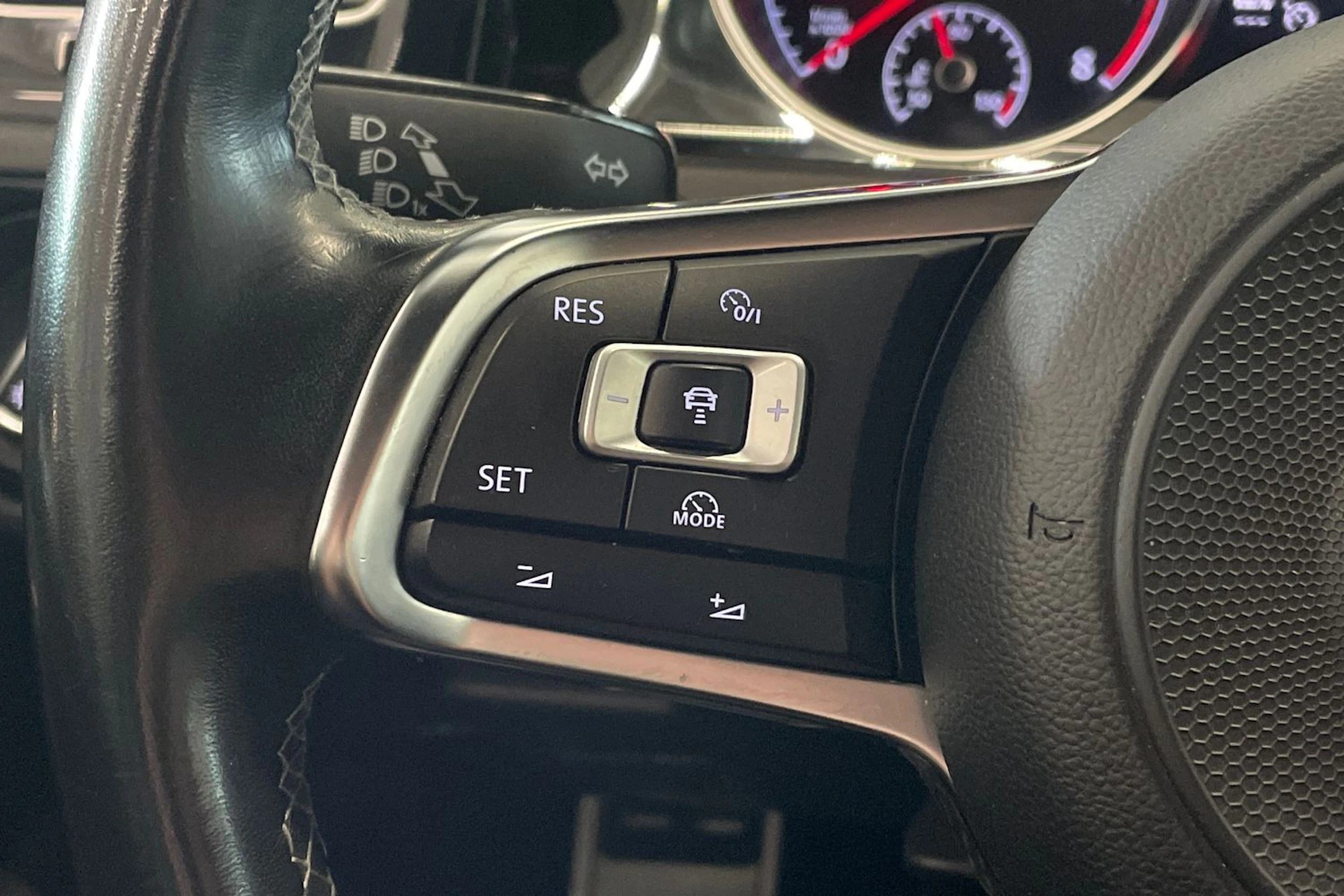 valkoinen Volkswagen Golf 2018 kuva 15.