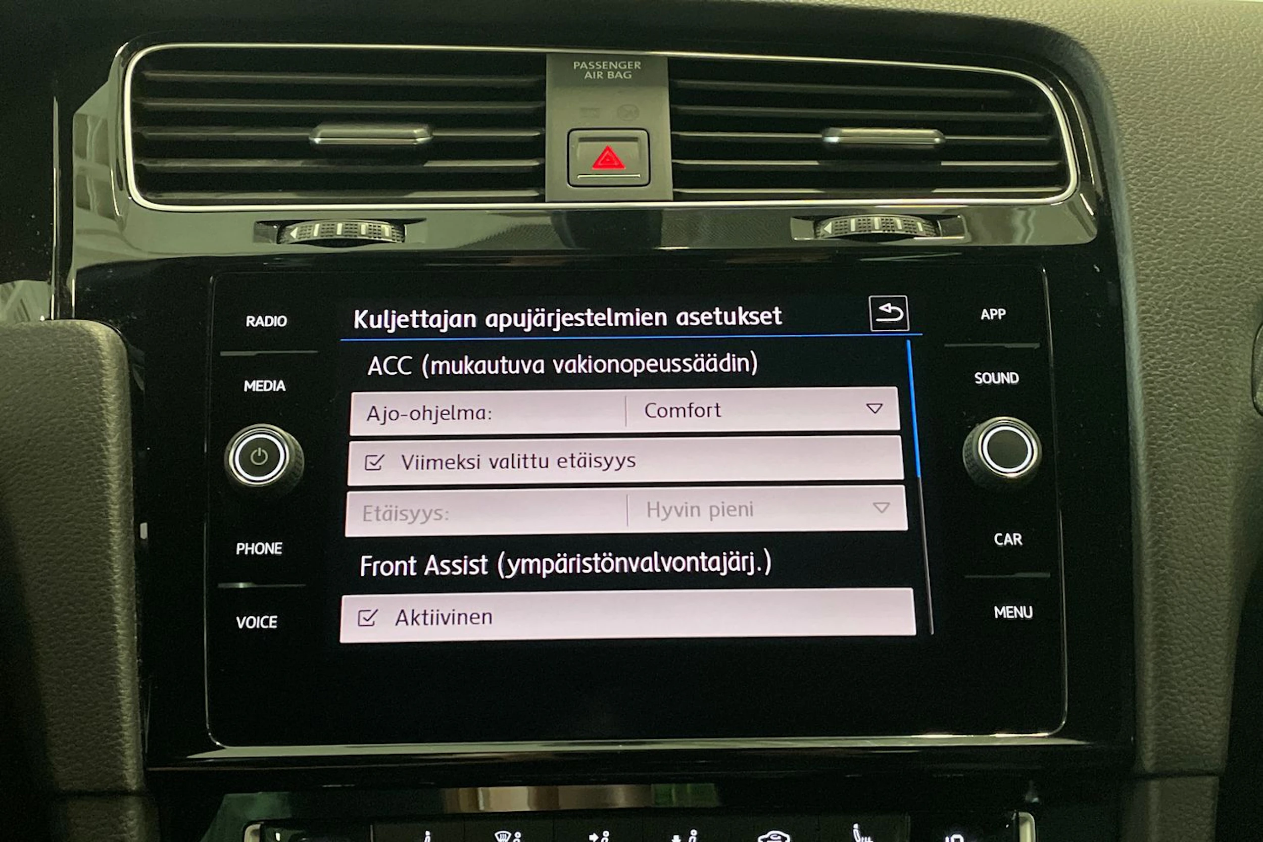 valkoinen Volkswagen Golf 2018 kuva 19.