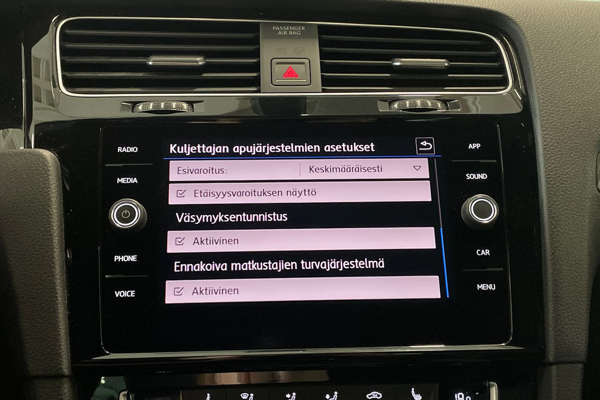valkoinen Volkswagen Golf 2018 kuva 20.