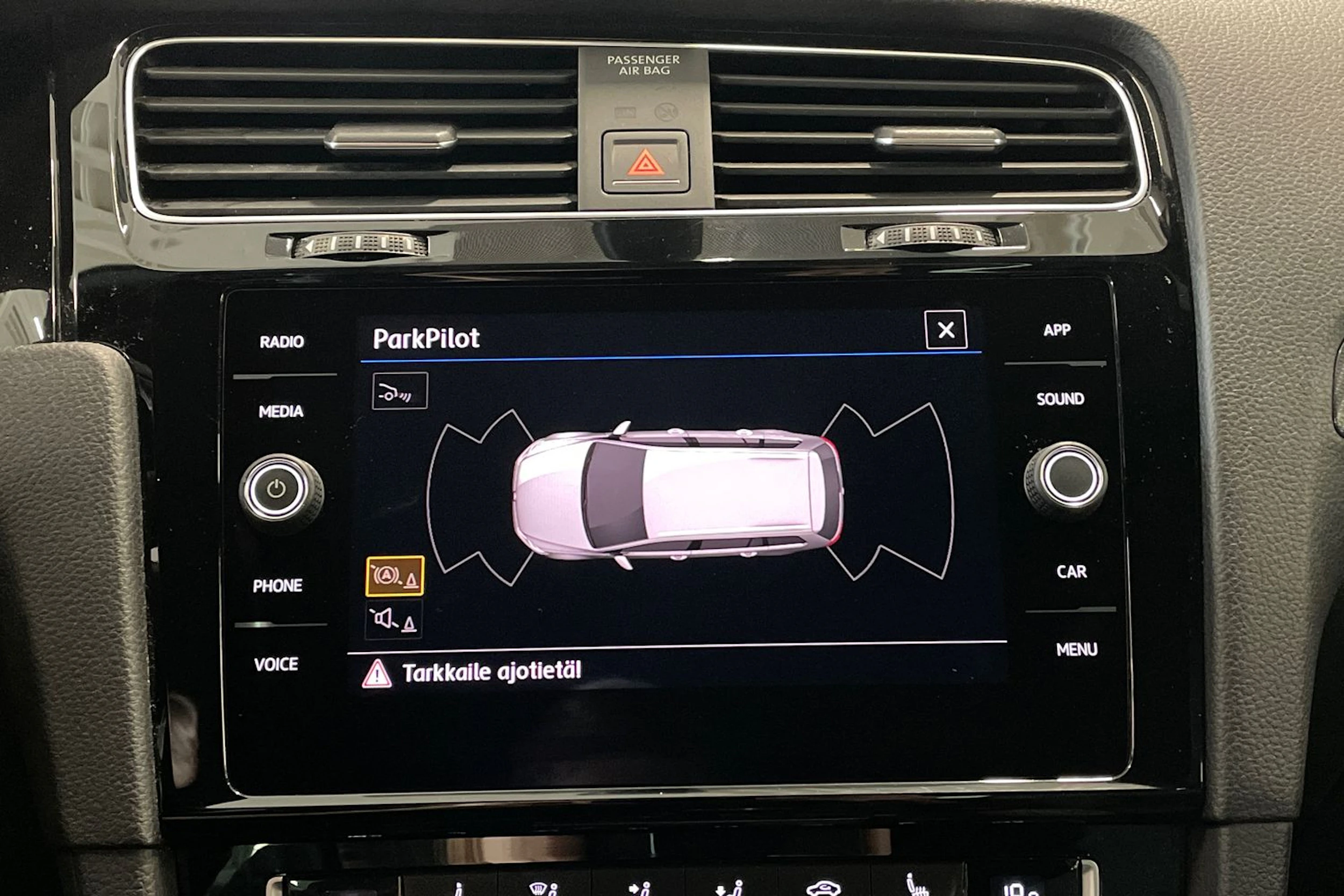 valkoinen Volkswagen Golf 2018 kuva 22.