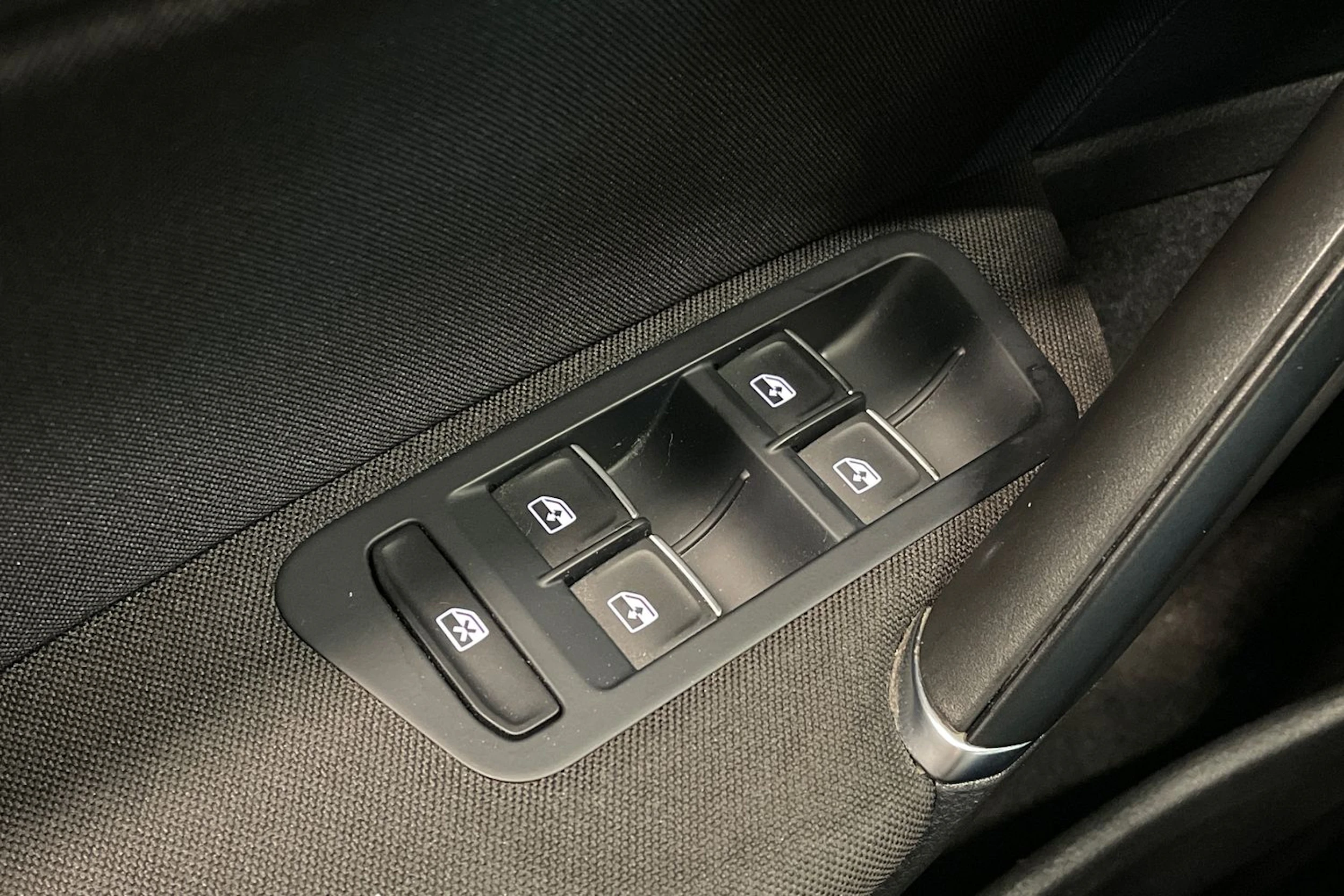 valkoinen Volkswagen Golf 2018 kuva 25.