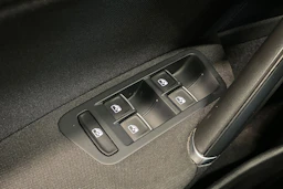 valkoinen Volkswagen Golf 2018 kuva 25.