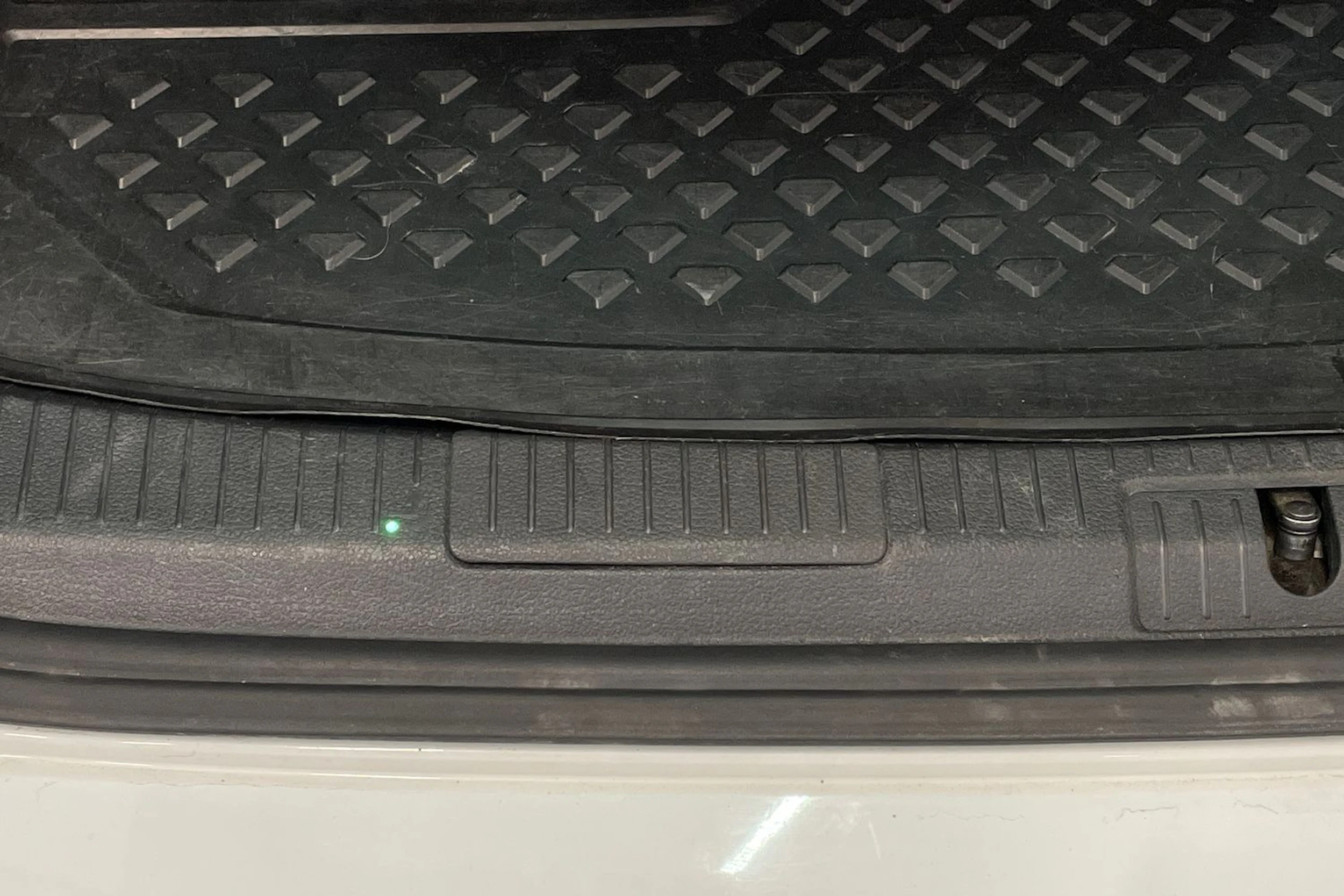 valkoinen Volkswagen Golf 2018 kuva 29.