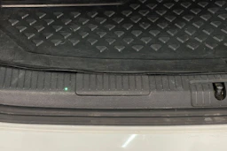 valkoinen Volkswagen Golf 2018 kuva 29.