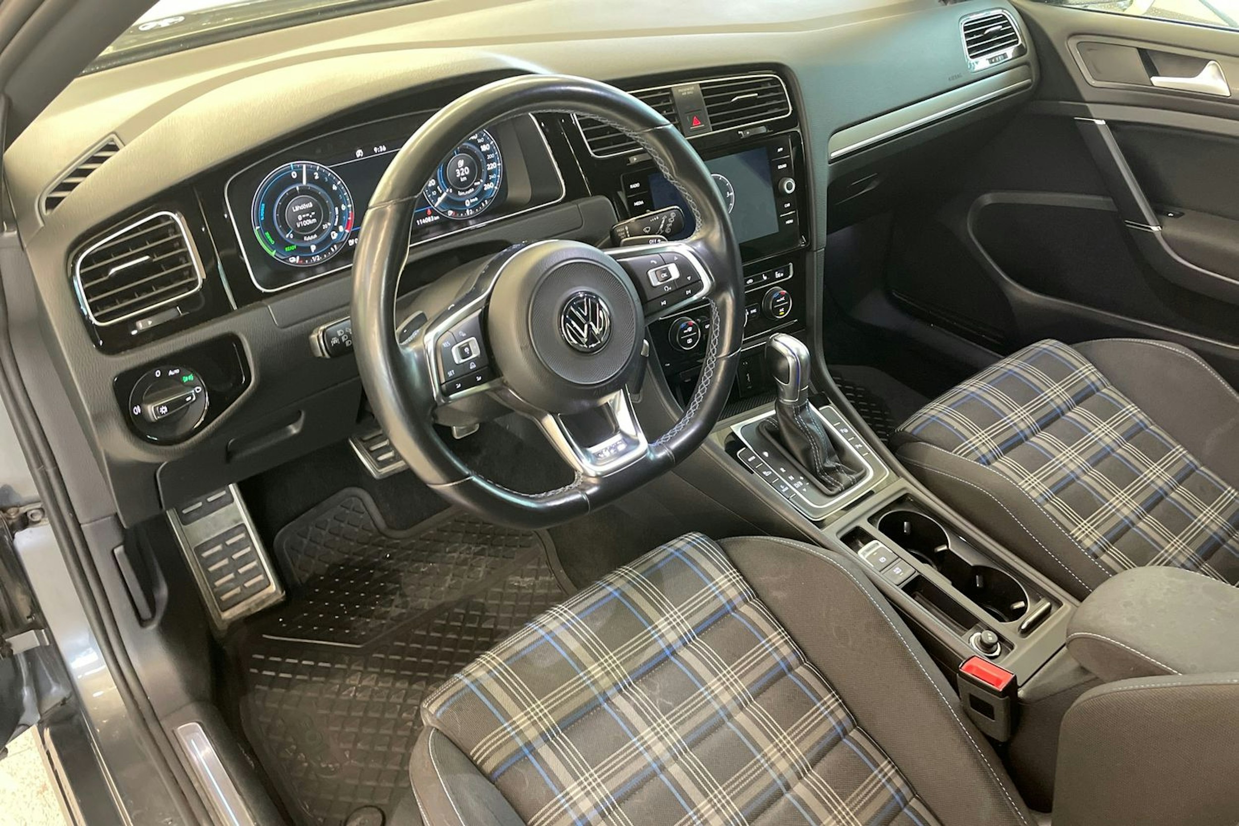 harmaa Volkswagen Golf 2018 kuva 7.