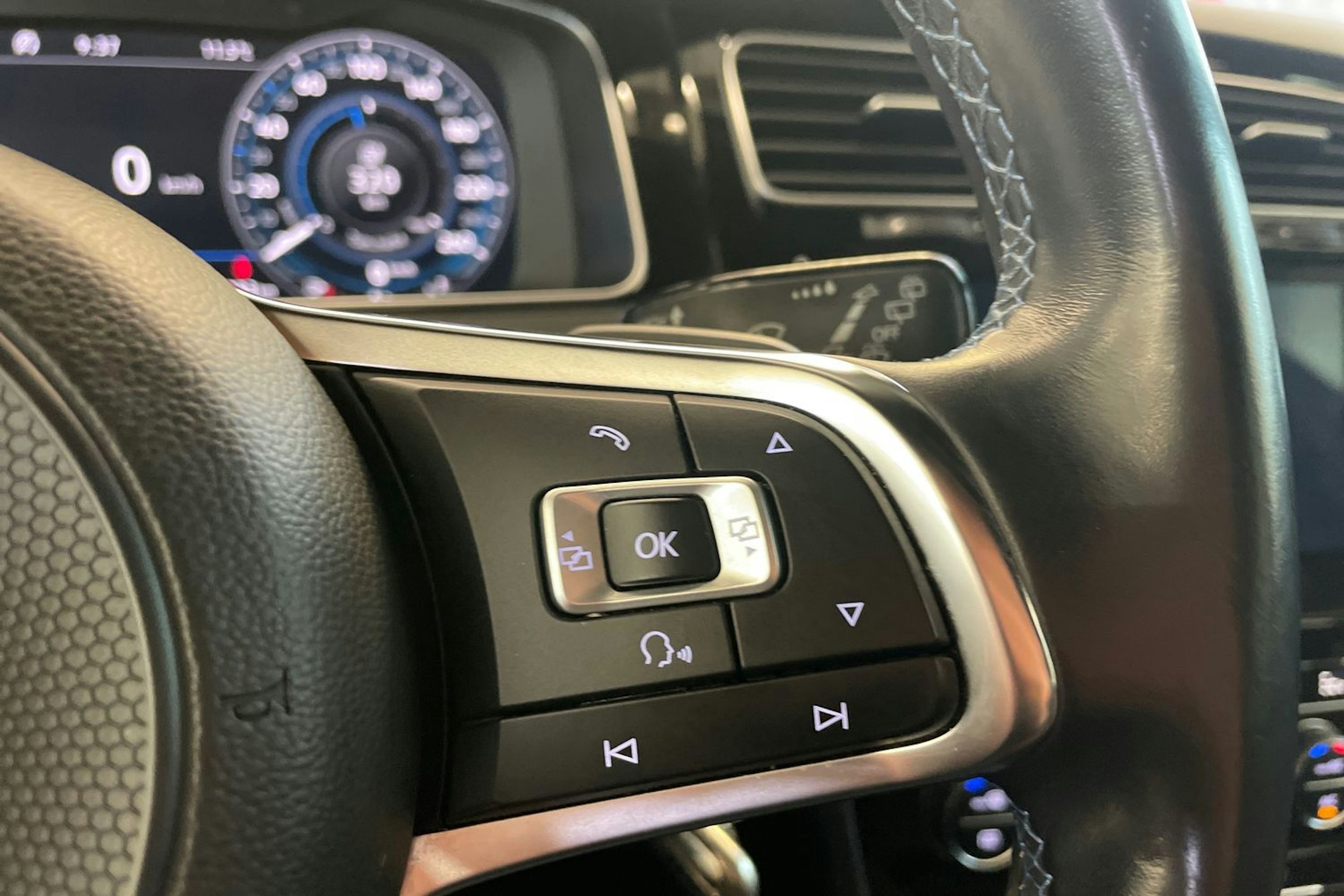 harmaa Volkswagen Golf 2018 kuva 15.