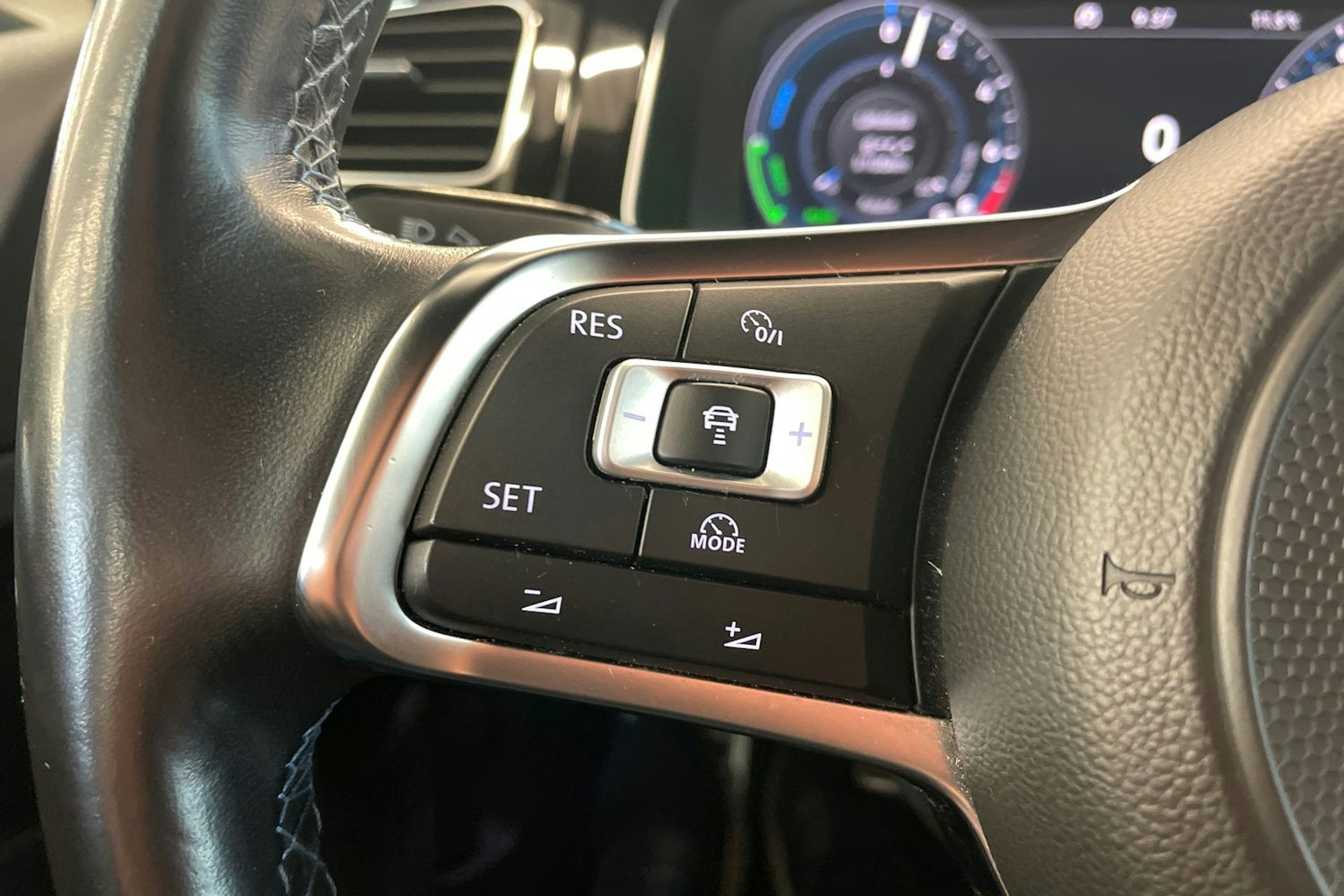 harmaa Volkswagen Golf 2018 kuva 16.