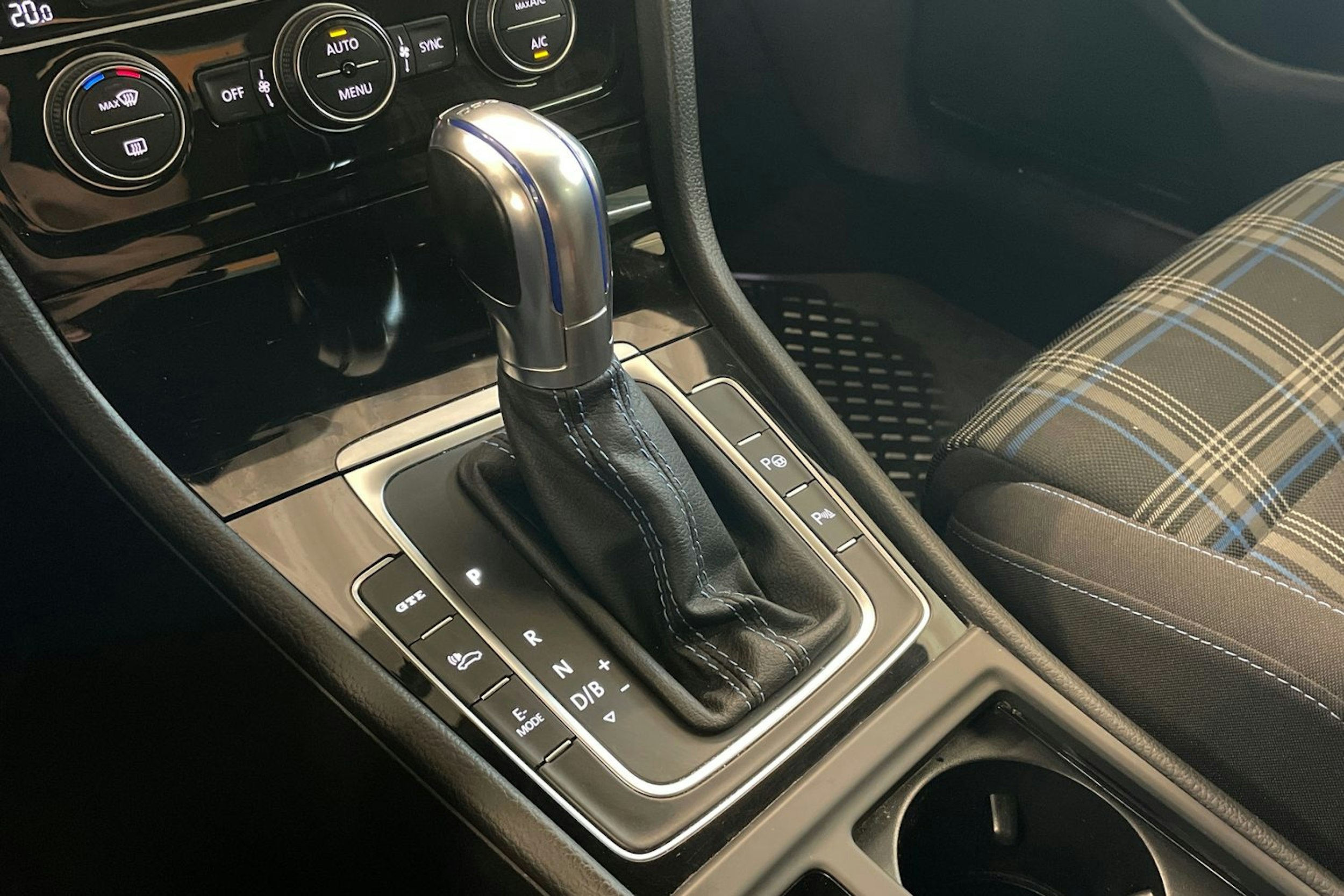 harmaa Volkswagen Golf 2018 kuva 20.