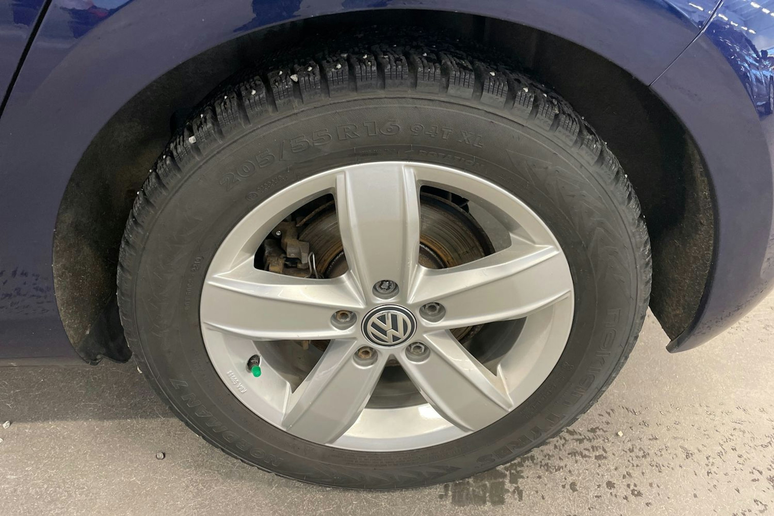 Sininen Volkswagen GOLF 2018 kuva 13.